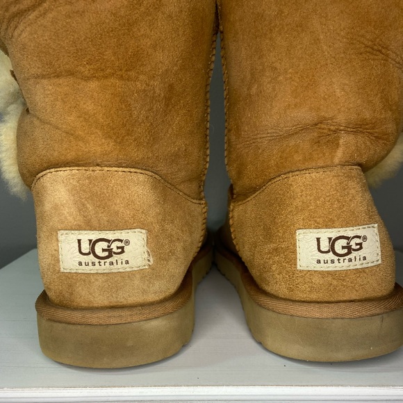 Chestnut Bailey Button Ugg’s - Picture 3 of 7